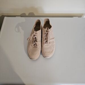 Beige/Pinkish Lace-Up Ugg Treadlite Sneakers So Soft And  Comfortable
